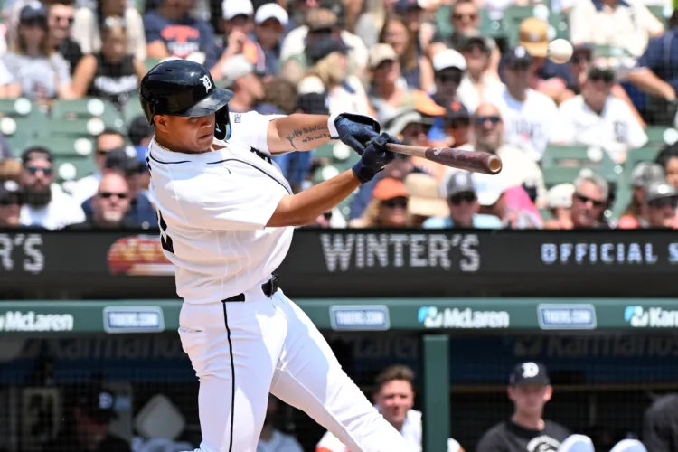 Royals rally to beat Tigers 3-2